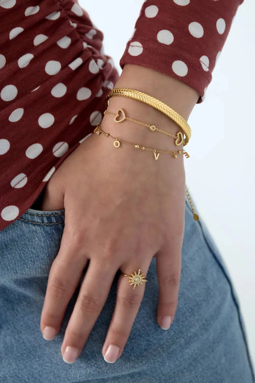 "Amour Épeler" Delicate 'LOVE' Charm Bracelet yehwang